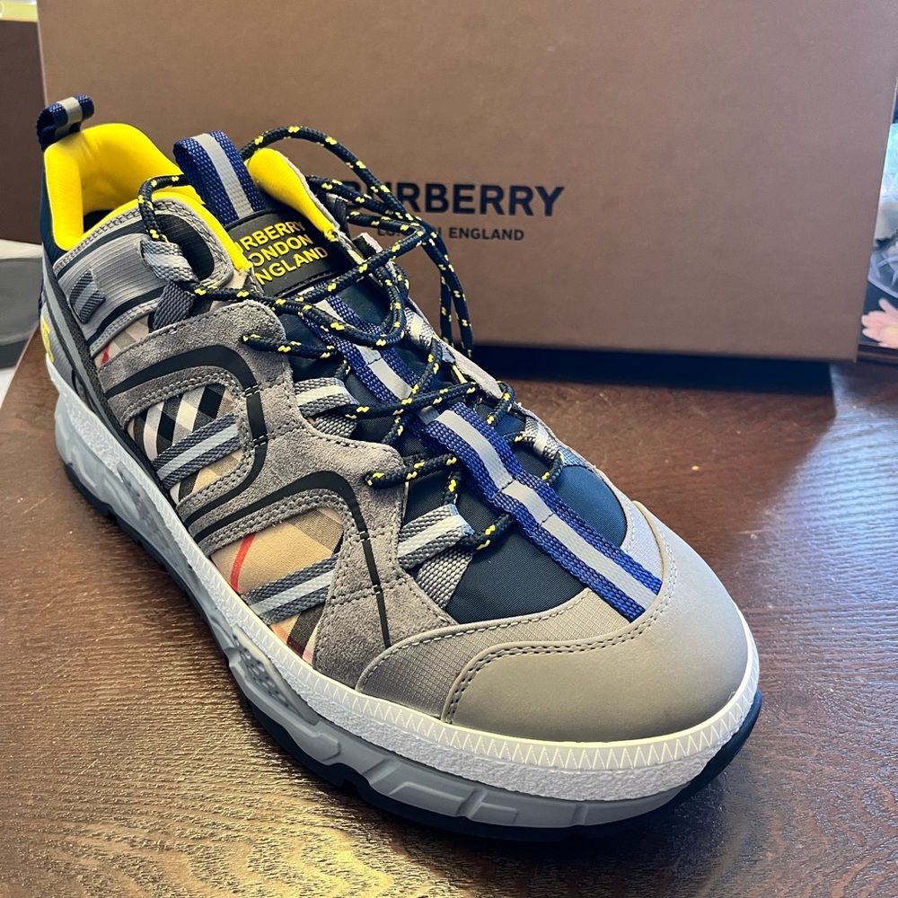 Burberry low top sneaker,  brand new, Hidden gem, men size 9